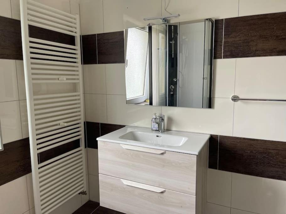 Duesseldorf Messe And Airport, 2-Bedroom Apartment With Kitchen And Garden دوسبرغ المظهر الخارجي الصورة